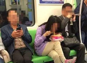 娱乐吃瓜酱坐地铁,揭秘都市生活百态